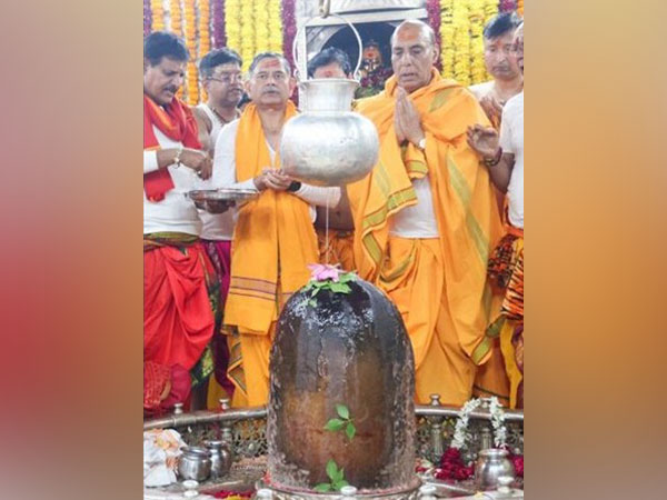 Rajnath Singh Pays Homage at Ujjain's Mahakaleshwar Temple