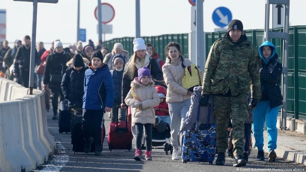 FEATURE-Ukrainians skip Germany's refugee bureaucracy hurdles