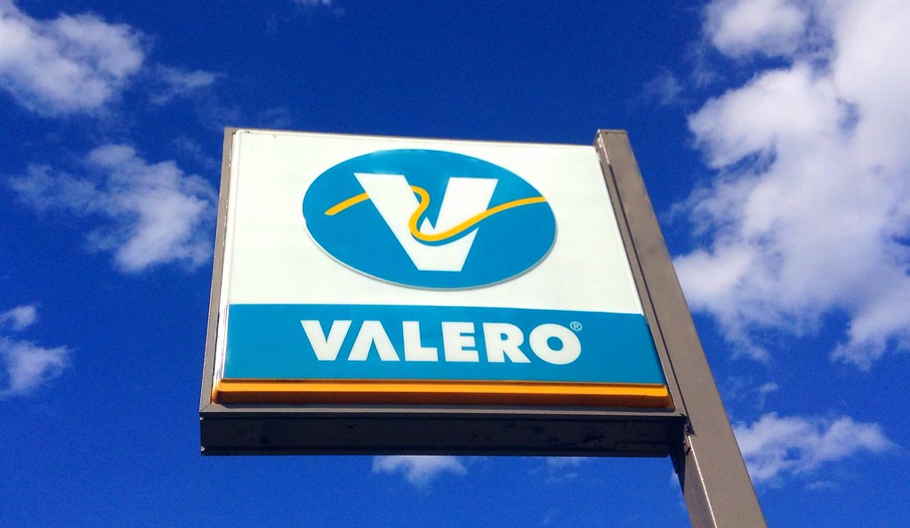 EXCLUSIVE-Refiner Valero seeks US approval to import Venezuelan oil -sources