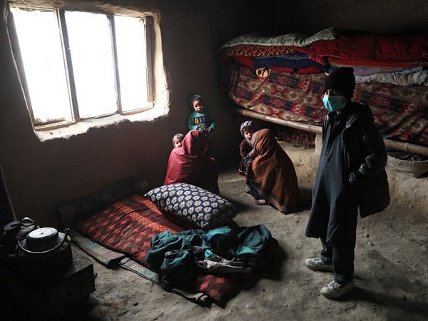 Afghan people indulge in carpet weaving amid economic crisis 