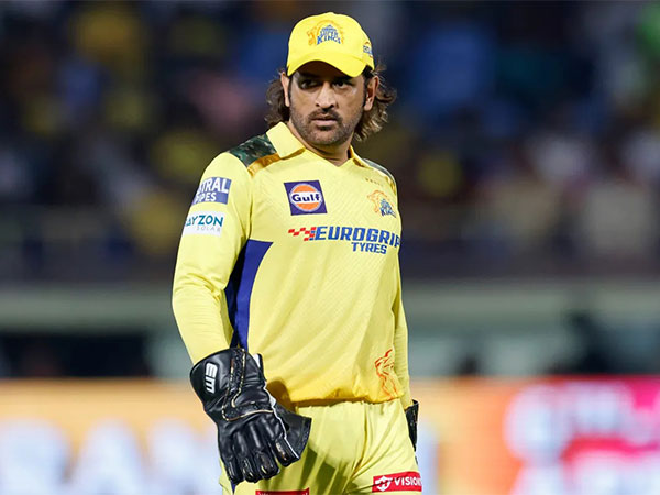 MS Dhoni becomes first wicketkeeper to complete 300 dismissals in T20 cricket