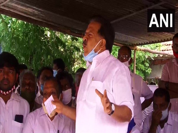 Case registered against Ramesh Chennithala, 20 other Congress leaders for violating lockdown in Kerala