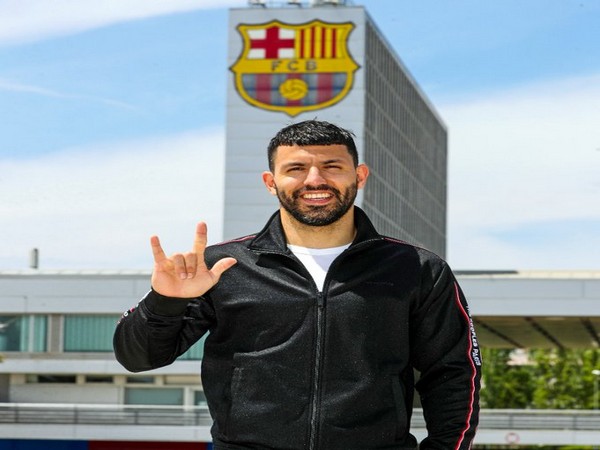 Barcelona announce signing of Sergio Aguero 