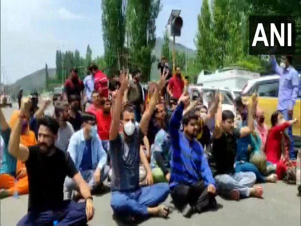 J-K: Kashmiri Pandits warn of mass migration if govt provides no solution against terrorism within 24 hours