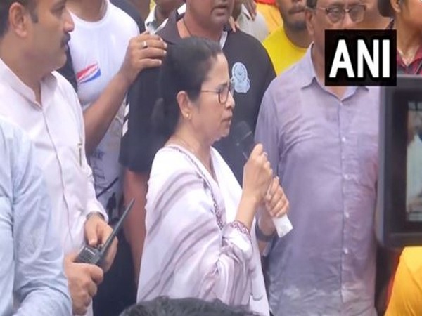 "Pride of our nation...": West Bengal CM Mamata Banerjee takes to streets demanding justice for wrestlers