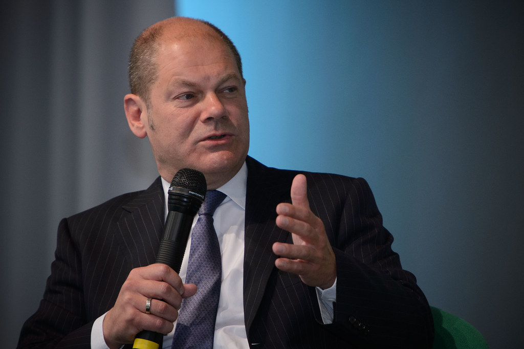 German firms to sign LNG, hydrogen deals on Scholz's Gulf trip - official 