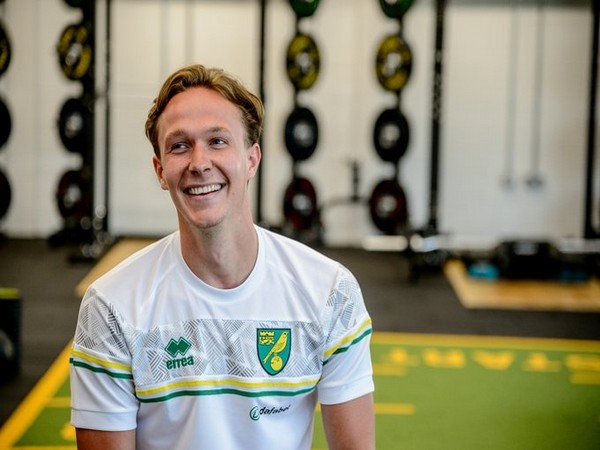 Kieran Dowell signs three-year contract with Norwich City