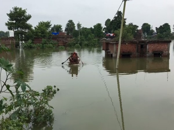 Burhi Gandak in spate, low-lying areas flooded in Muzaffarpur's Sakra 