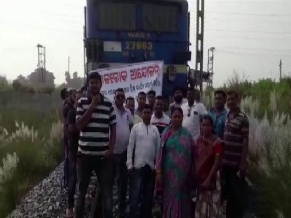 Odisha: Residents demand rail over bridge in Jharsuguda