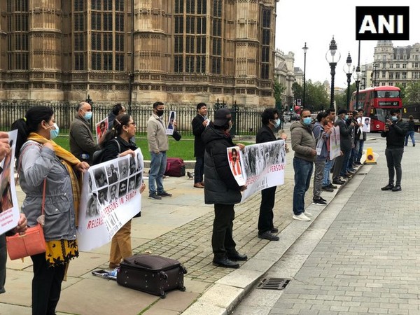British police seek to break up anti-lockdown protest in London