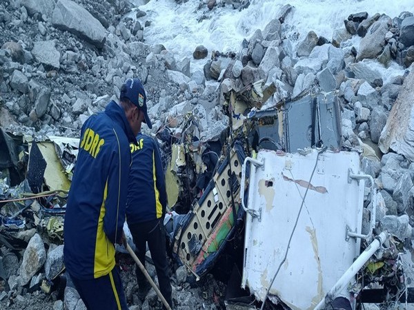 MI-17 Airlifts Helicopter, Crash Averted in Kedarnath