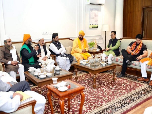 Muslim Leaders Meet Union Minority Minister, Demand Separate Dargah Board