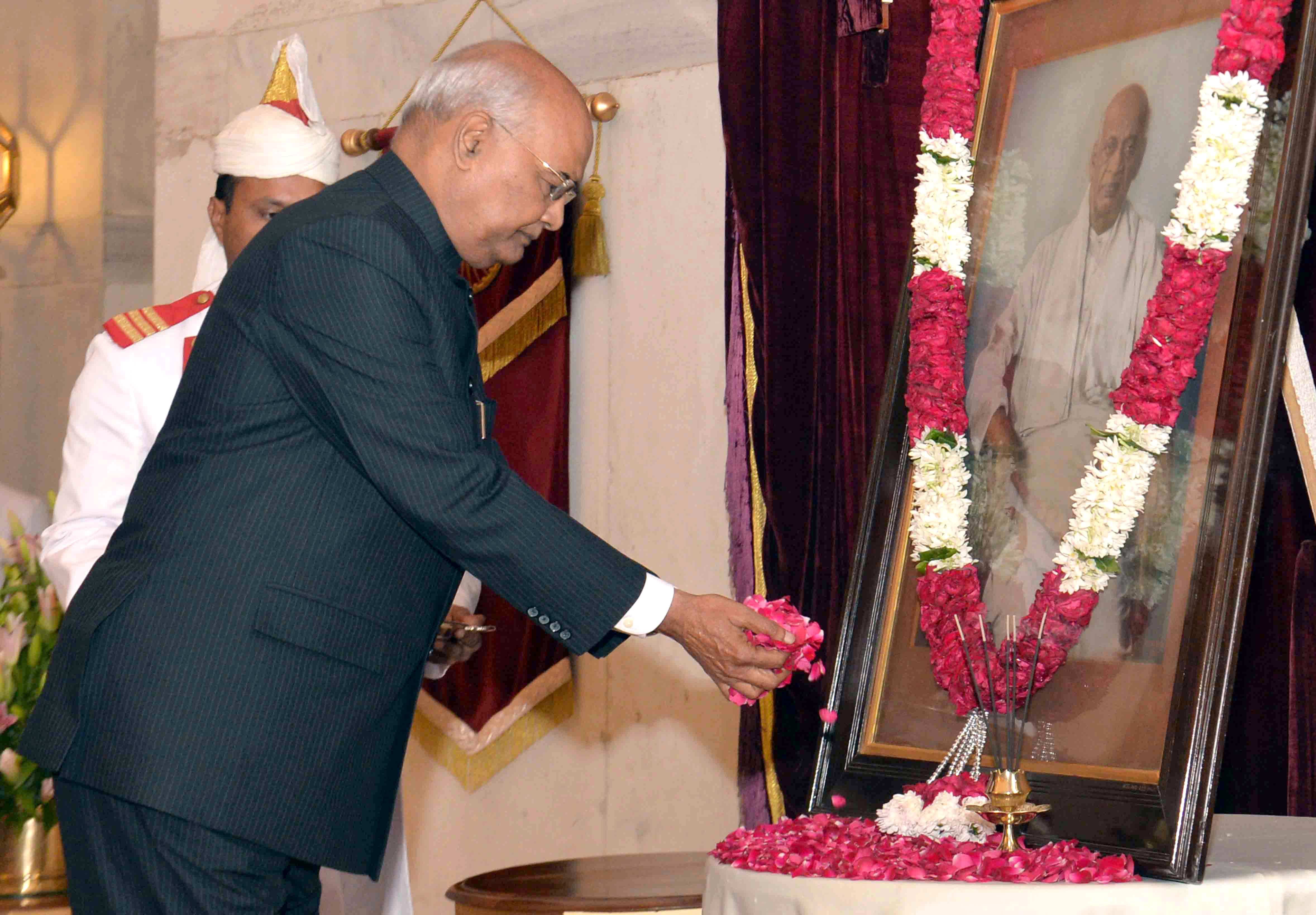 President Kovind pays floral tributes to Sardar Vallabhbhai Patel on his birth anniversary