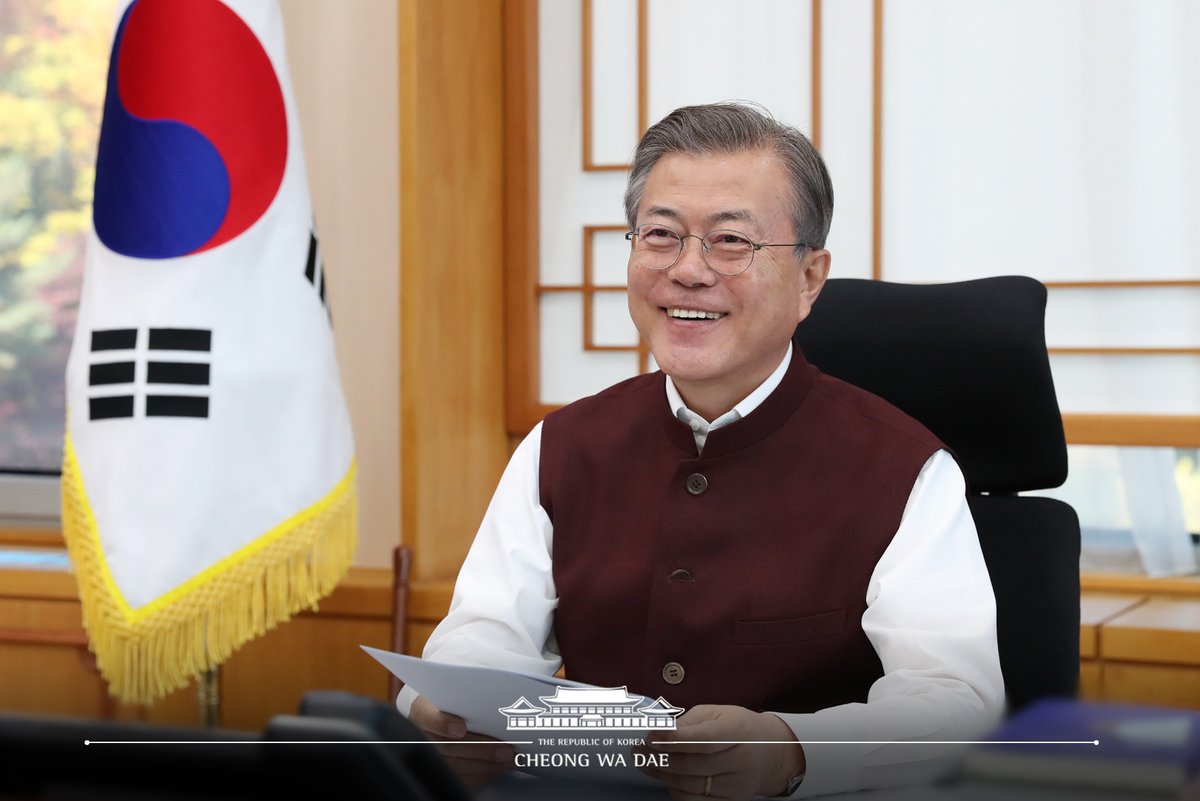 Moon Jae In posts pictures wearing 'Modi jackets' on Twitter; thanks PM Modi
