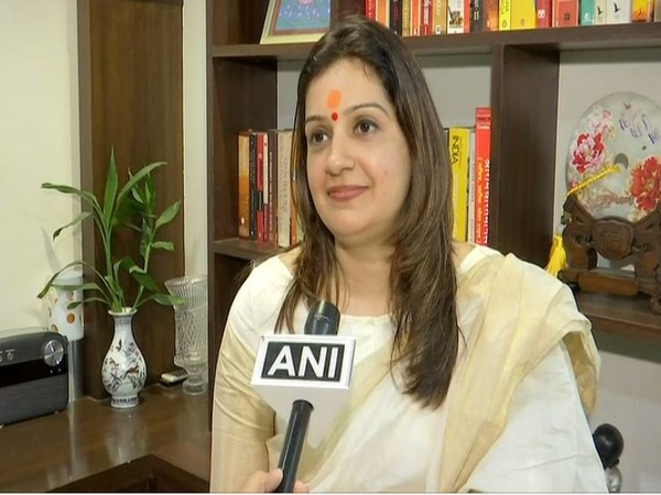 Shiv Sena leader Sheetal Mhatre files FIR over death threats by Twitter user to her, party leader Priyanka Chaturvedi 
