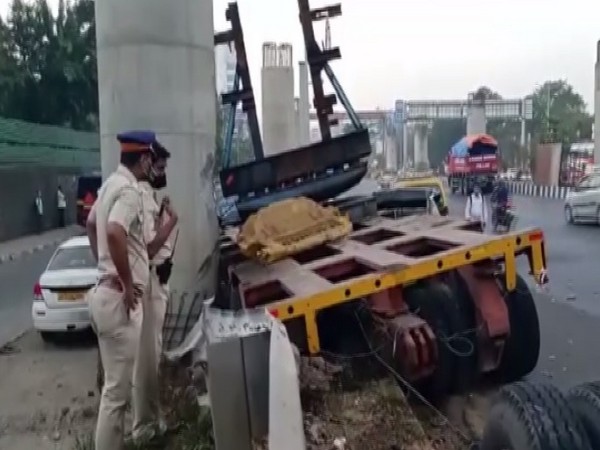One person dead, 2 injured after crane collides with metro pillar in Mumbai