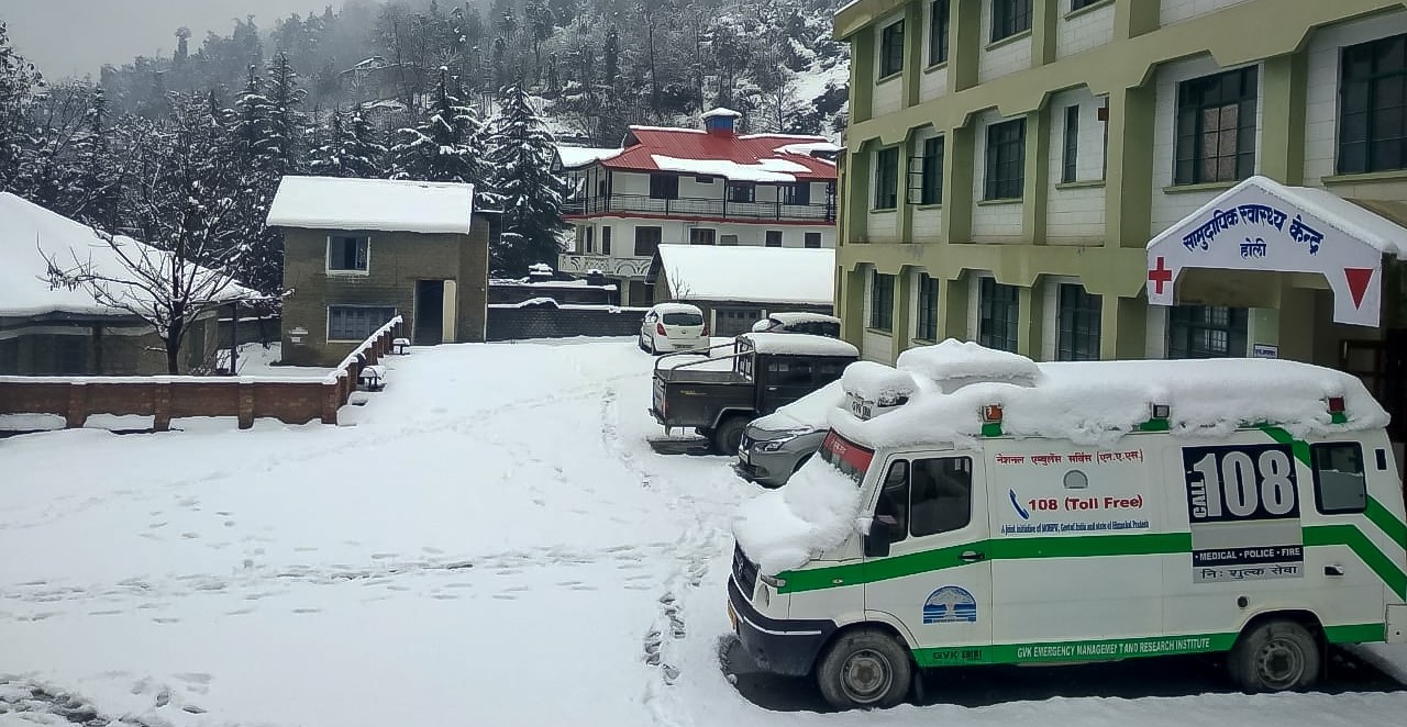Fresh snowfall forces closure of Jammu-Srinagar highway