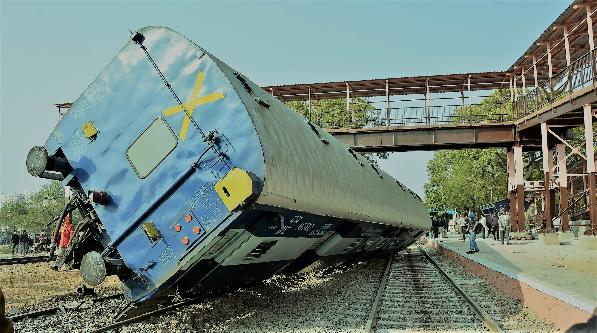 6 people die as 9 coaches of  Seemanchal Express derail in Bihar