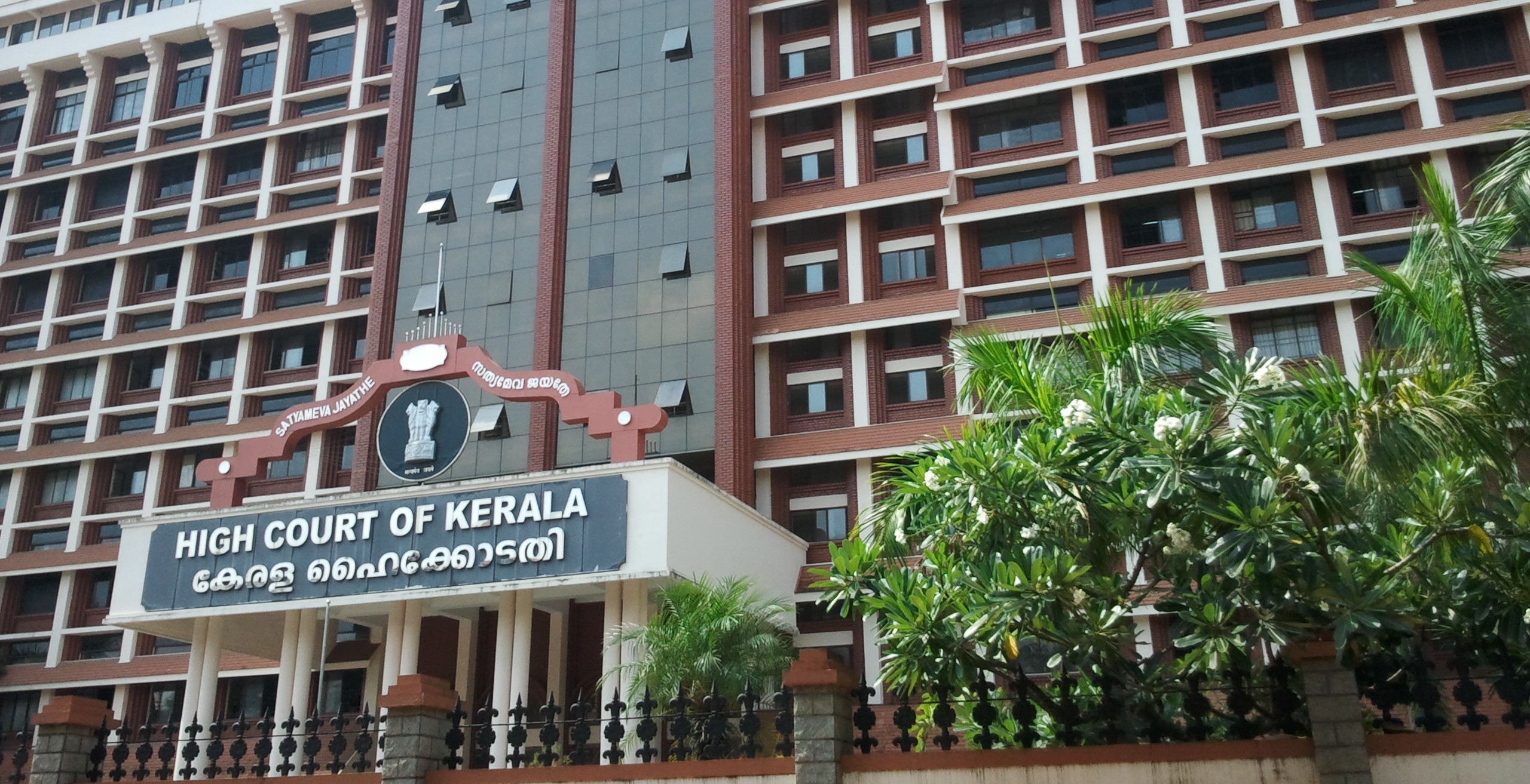 Late night hearing at Kerala HC to prevent merchant vessel from leaving Cochin Port