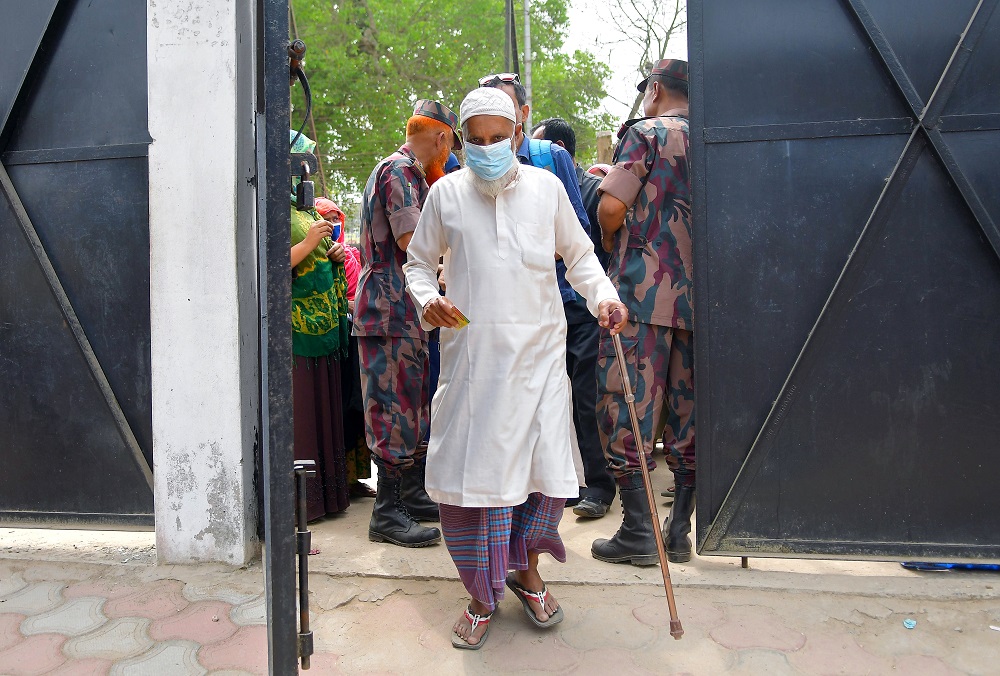 India evacuates around 200 citizens from Bangladesh through land route