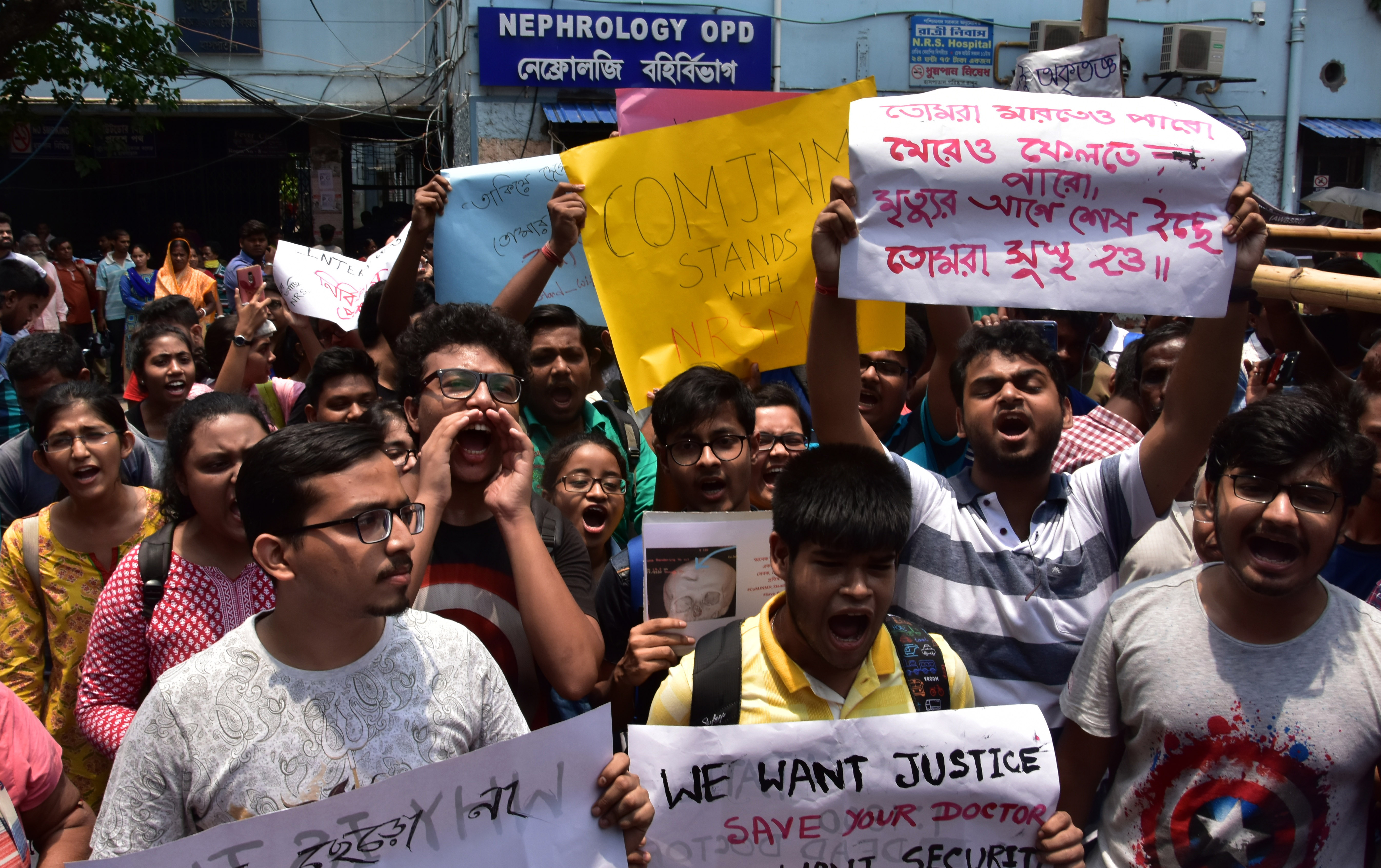 Odisha docs hold protest in support of agitating doctors in Kolkata