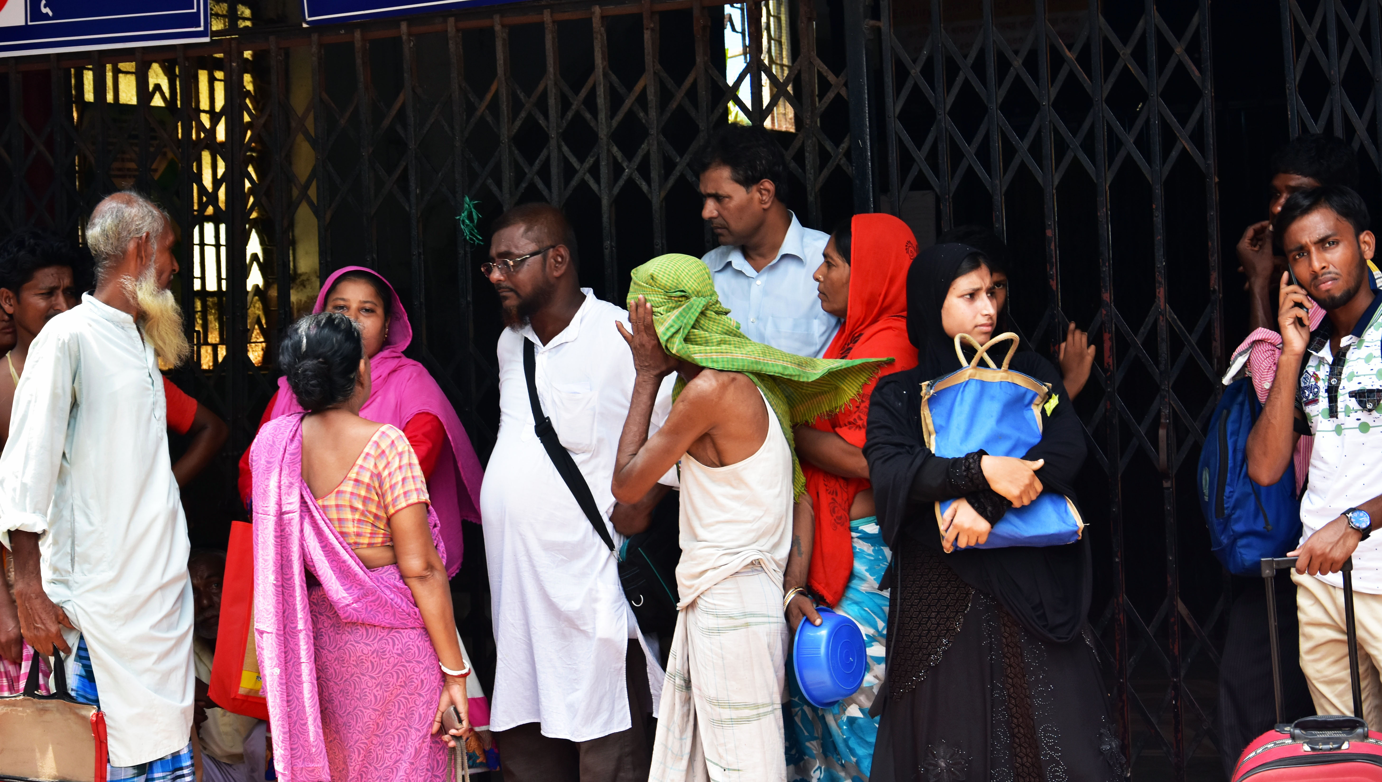 Tamil Nadu doctors wear helmets, join protest seeking protection