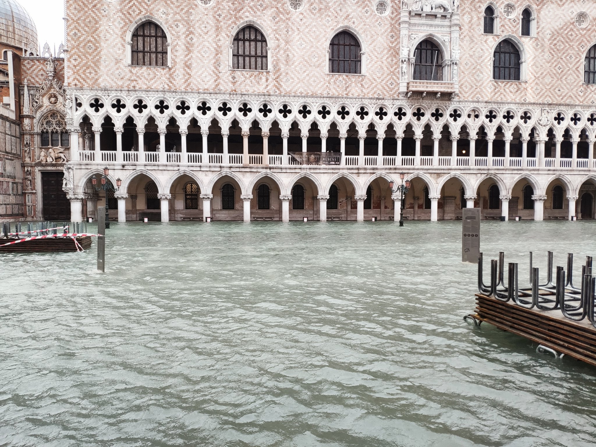 St Mark's closed after fresh flood hits Venice