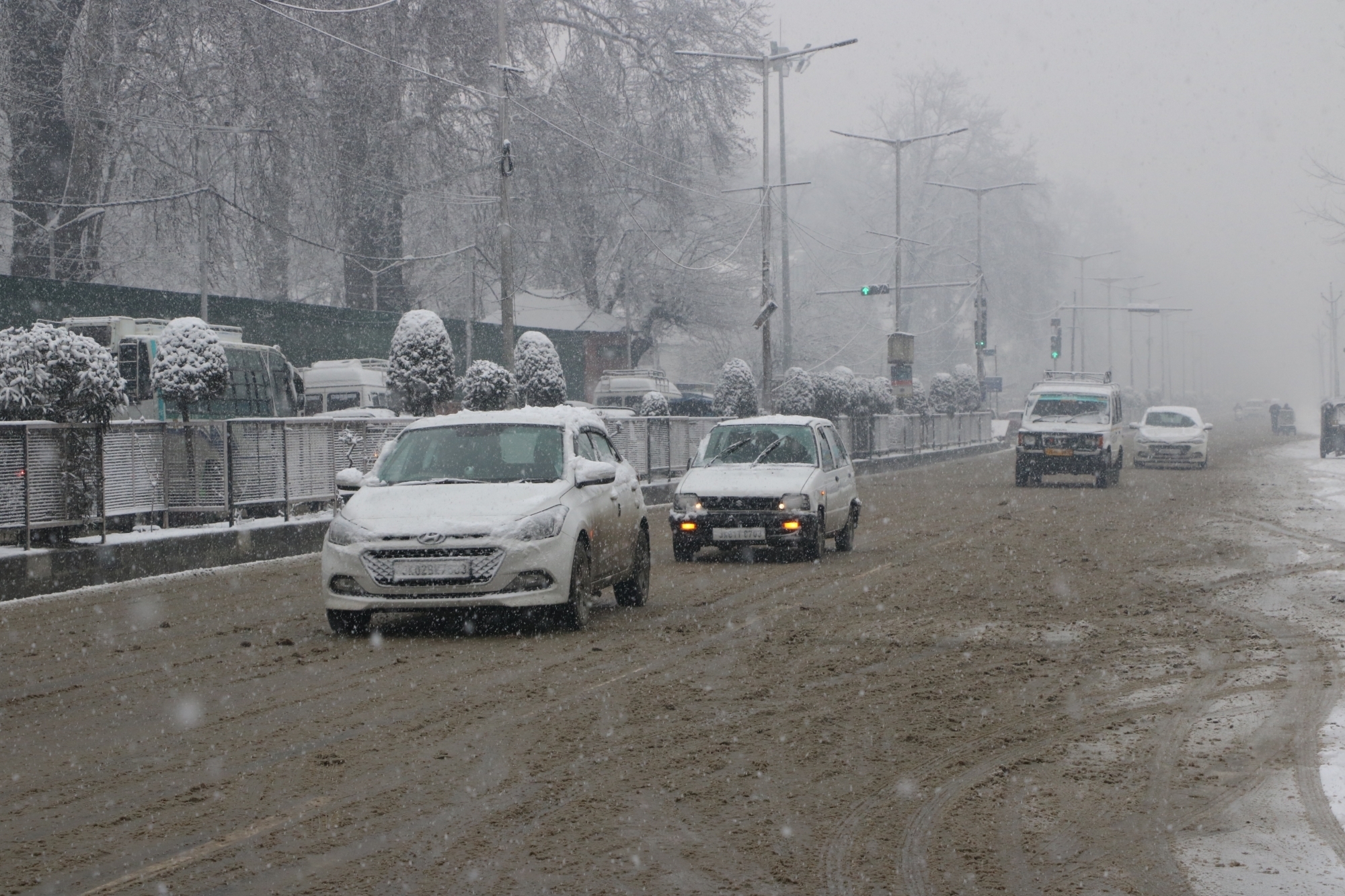 One-way traffic continues on Jammu-Srinagar national highway 