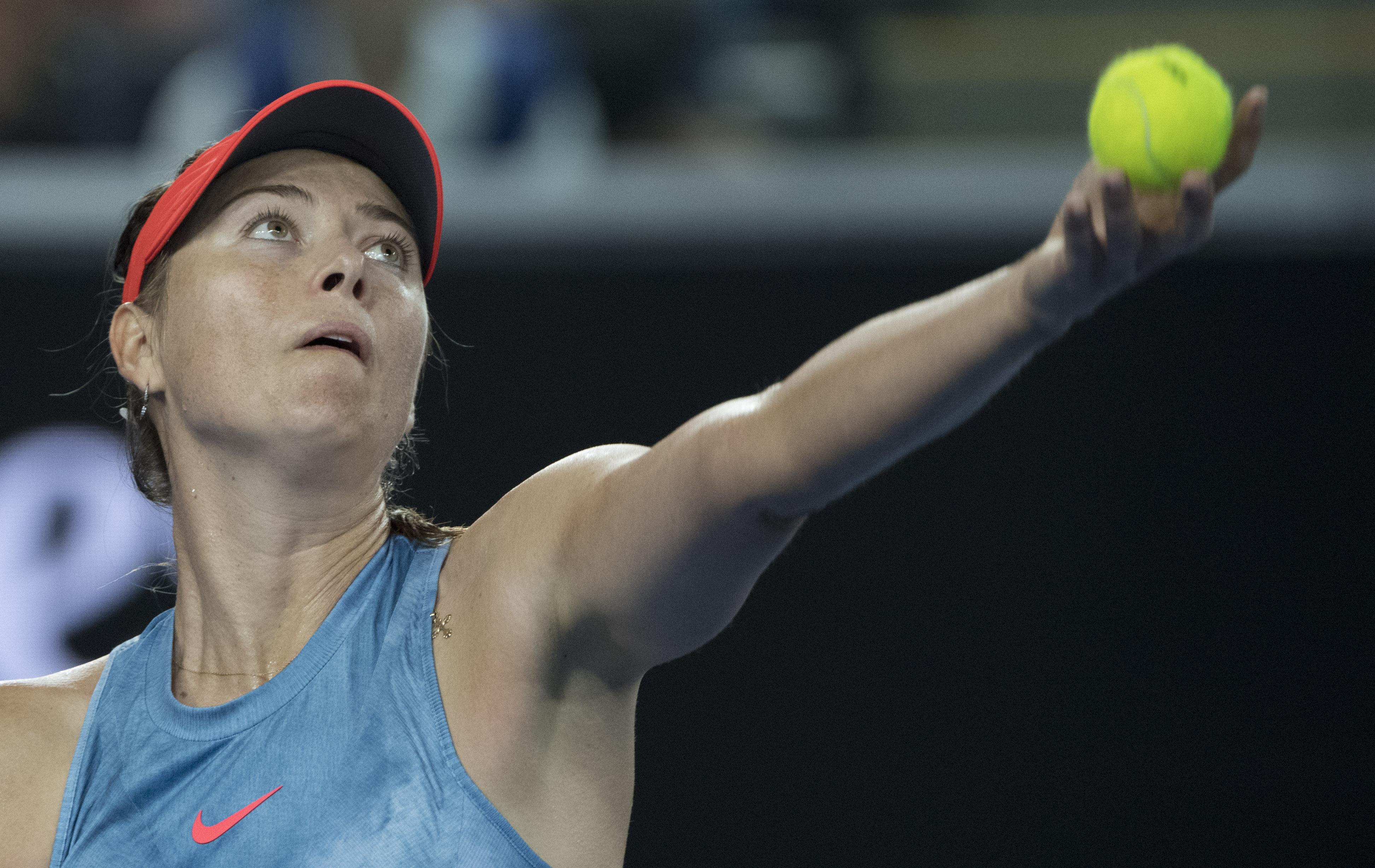 Wildcard Sharapova dumped out in Australian Open first round