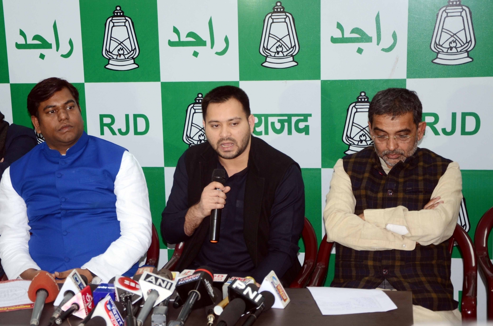 Nitish, BJP providing tampered EVMs in our strongholds, claims Tejashwi 