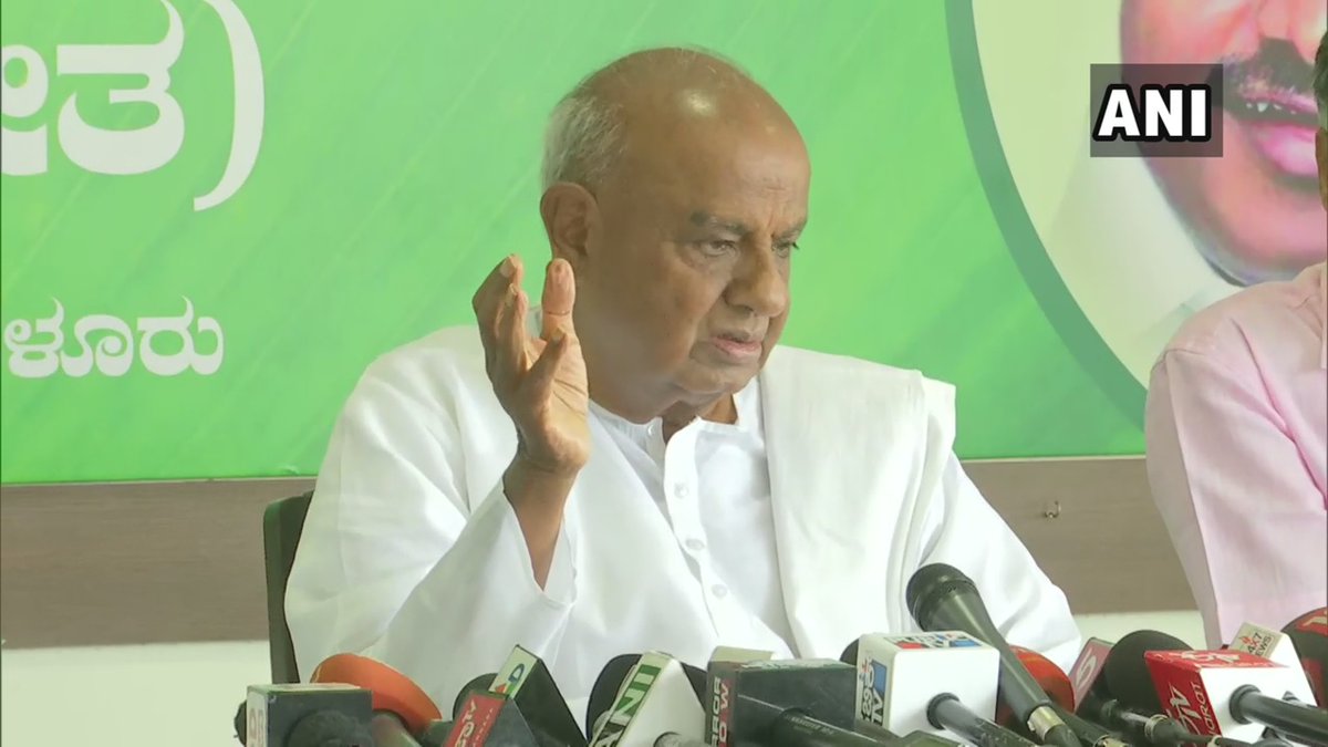 Gowda targets Siddaramaiah again over collapse of coalition