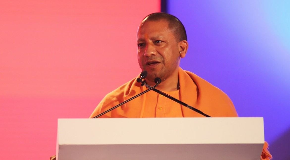 UP CM meets Puri on developing facilities for Ayodhya, Chitrakoot, Sonbhadra airports