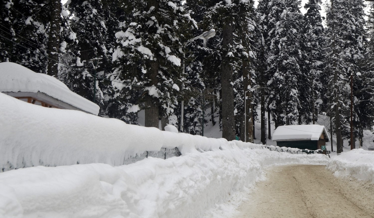 Two killed, 10 missing in heaviest spell of snowfall in Jammu-Kashmir
