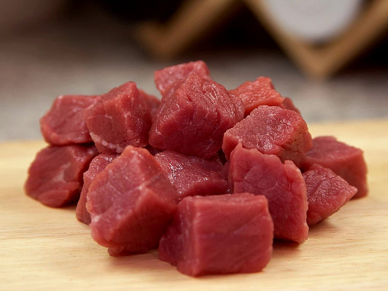 Consumption of unprocessed red meat higher than recommended level in US, finds study