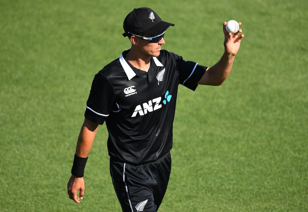Cricket-NZ pace bowler Boult to have scan on injured ribs